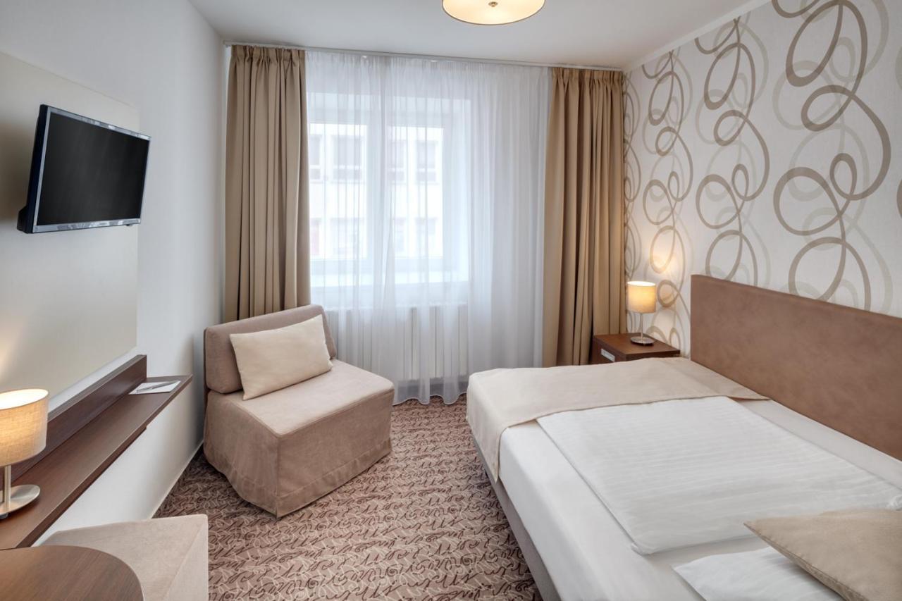 Hotel Atlas Benesov  Zewnętrze zdjęcie