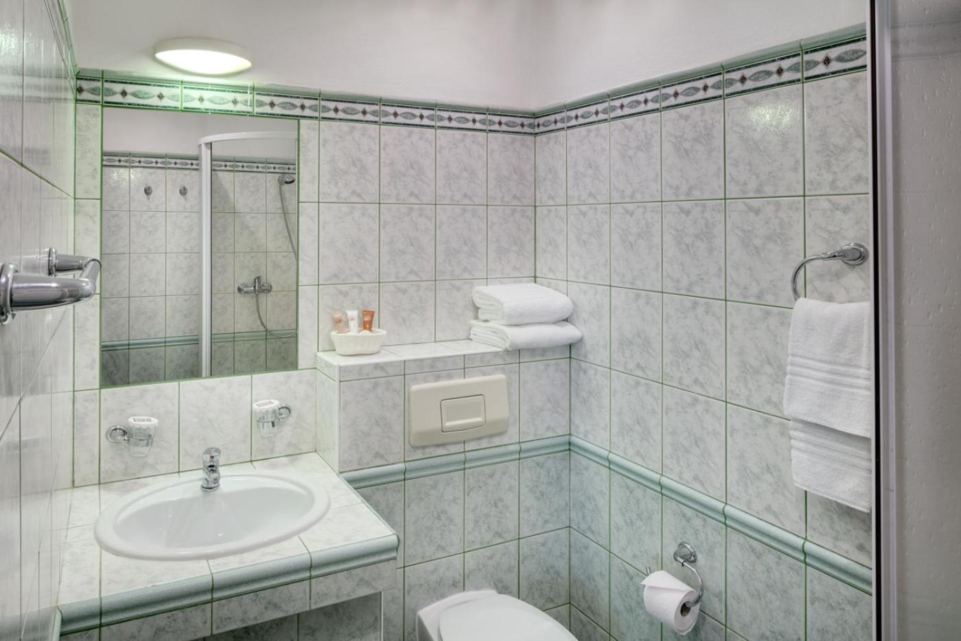Hotel Atlas Benesov  Zewnętrze zdjęcie