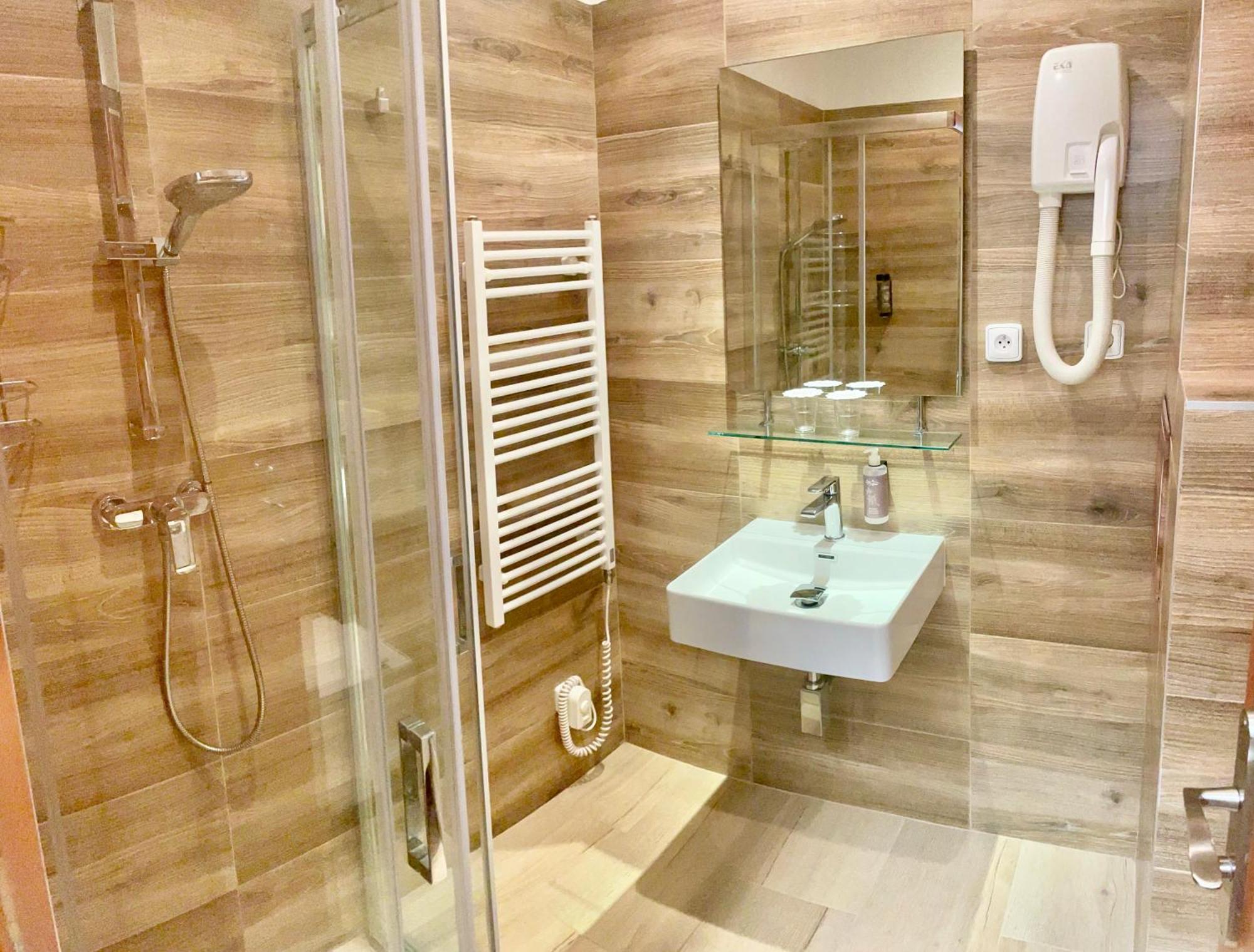 Hotel Atlas Benesov  Zewnętrze zdjęcie