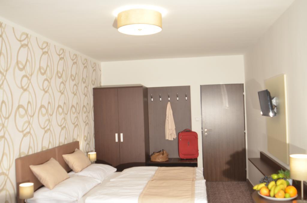 Hotel Atlas Benesov  Zewnętrze zdjęcie